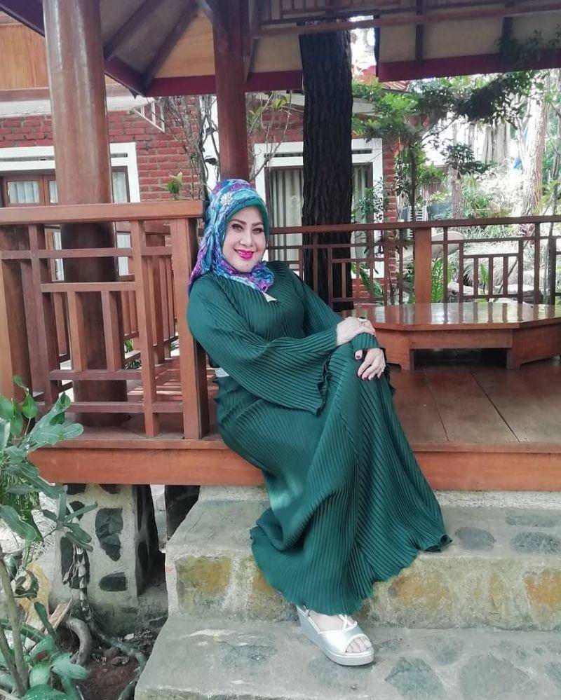 Instagram.com/elvy_sukaesih