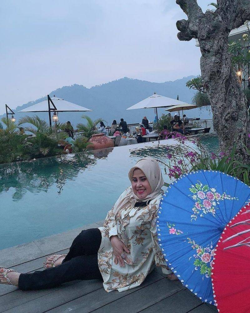 Instagram.com/elvy_sukaesih