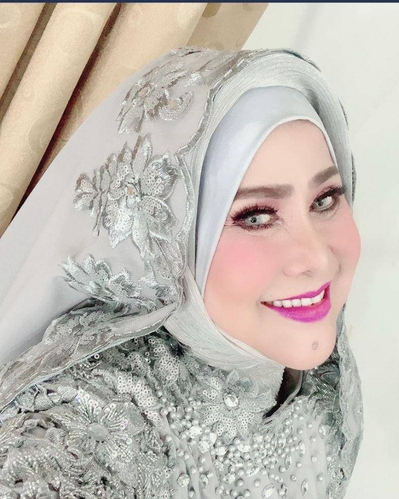 Instagram.com/elvy_sukaesih