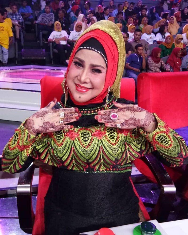 Instagram.com/elvy_sukaesih