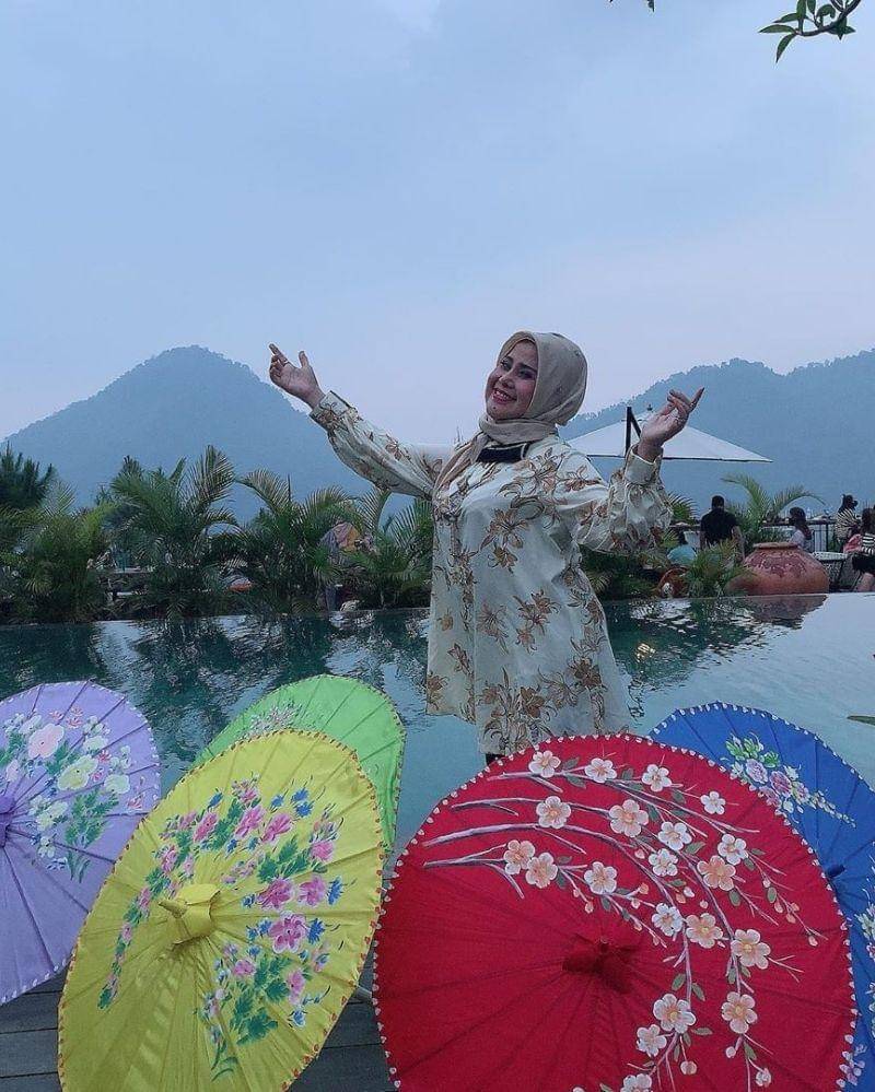 Instagram.com/elvy_sukaesih