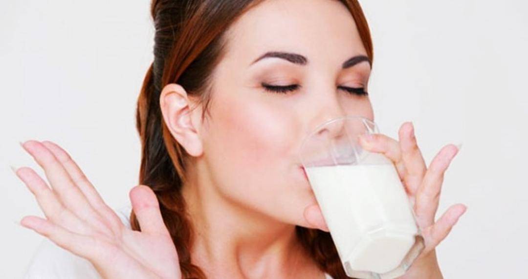 Ilustrasi susu untuk mencegah stress - shutterstock/ArtFamily