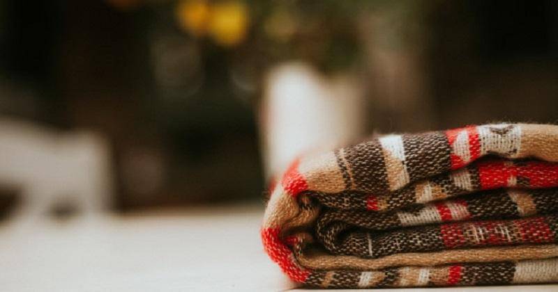 blanket on the table - Freepik