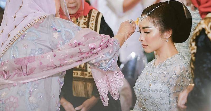 Instagram.com/thebridestory 