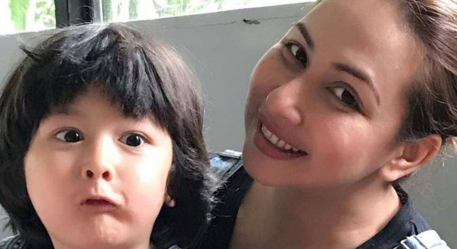 instagram.com/deswitamaharani80