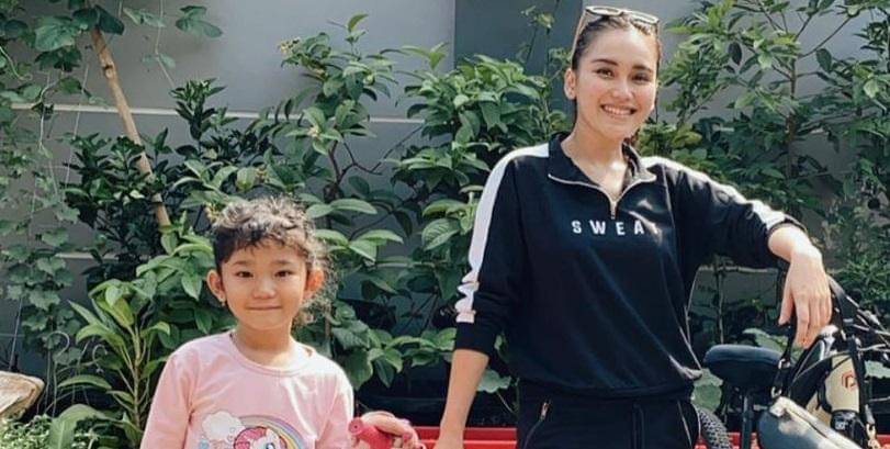 instagram.com/ayutingting92