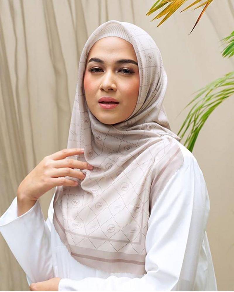 Instagram.com/ninazatulini22 