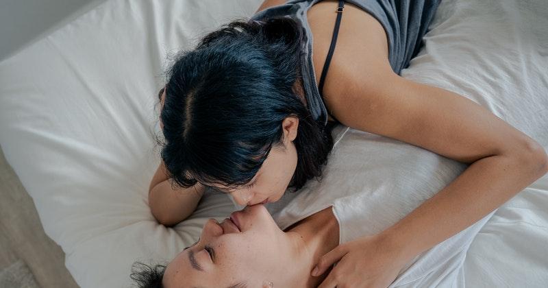 7 Cara Memuaskan Pasangan dengan Cincin Penis, Bisa Bikin Tahan Lama