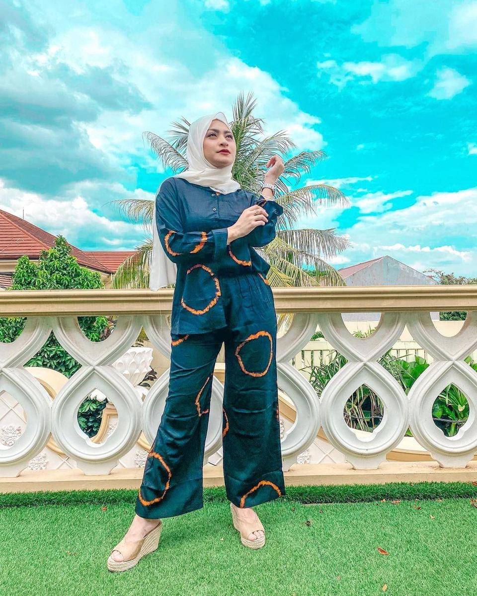 Instagram.com/nathalieholscher/