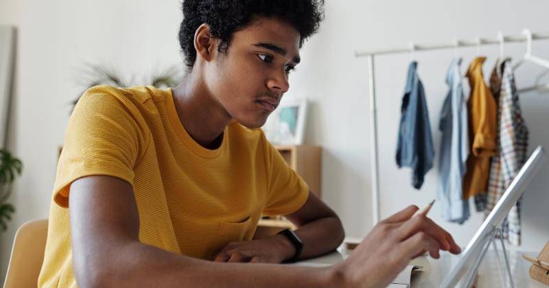 Pexels/Julia M Cameron