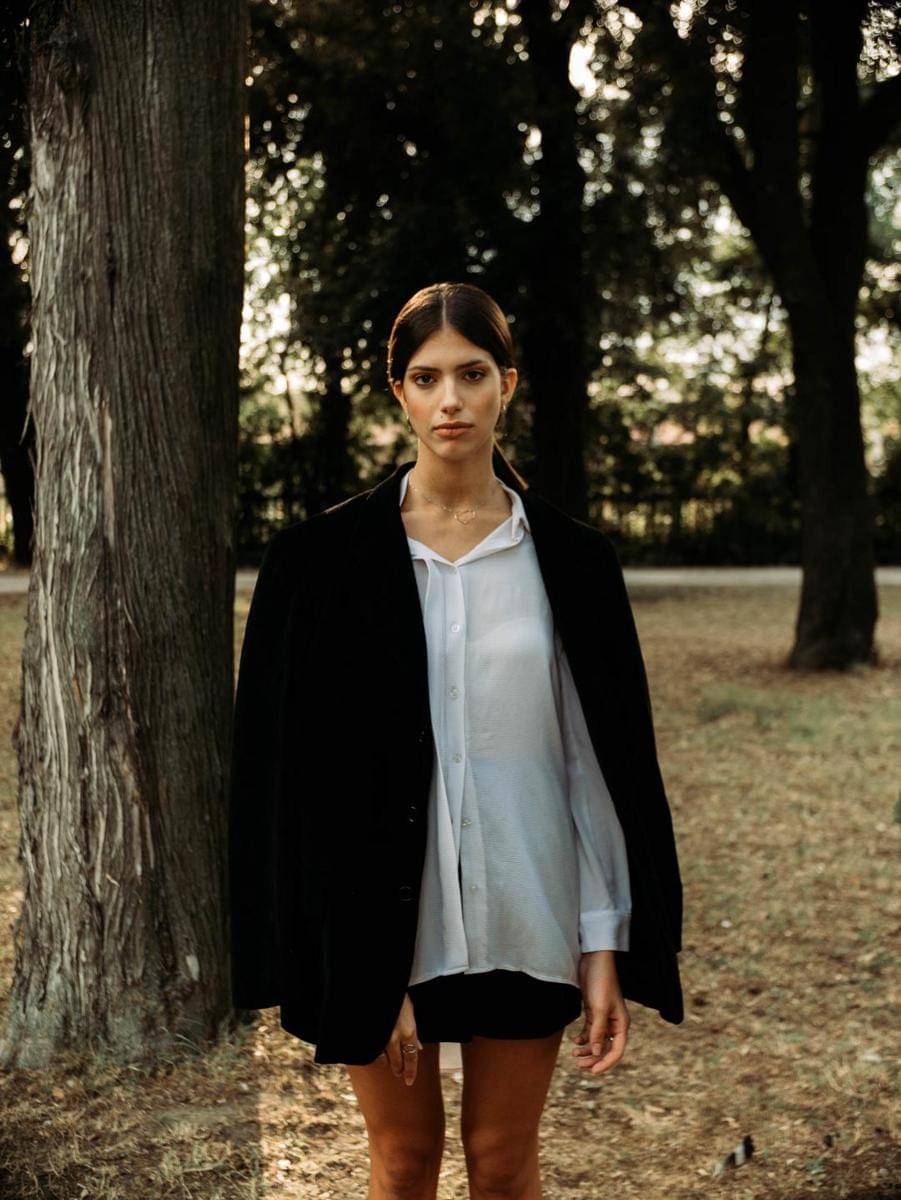 Baju oversized memang selalu nyaman dipakai. - Photo by Elliot Ogbeiwi from Pexels