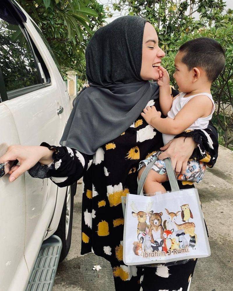 Instagram.com/putriannesaloka