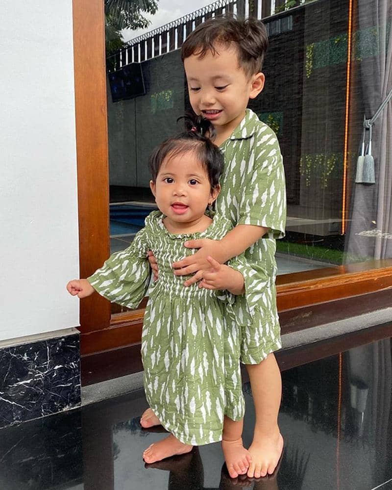 Instagram.com/rachelvennya 