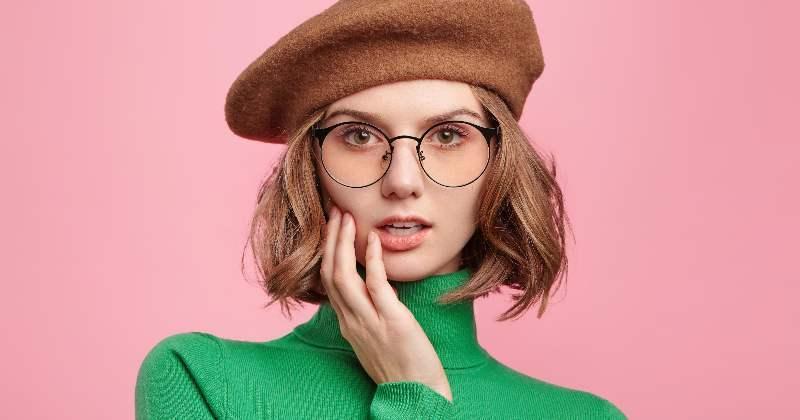 7 Tips Makeup Perempuan Berkacamata agar Makin Terlihat Pesonanya