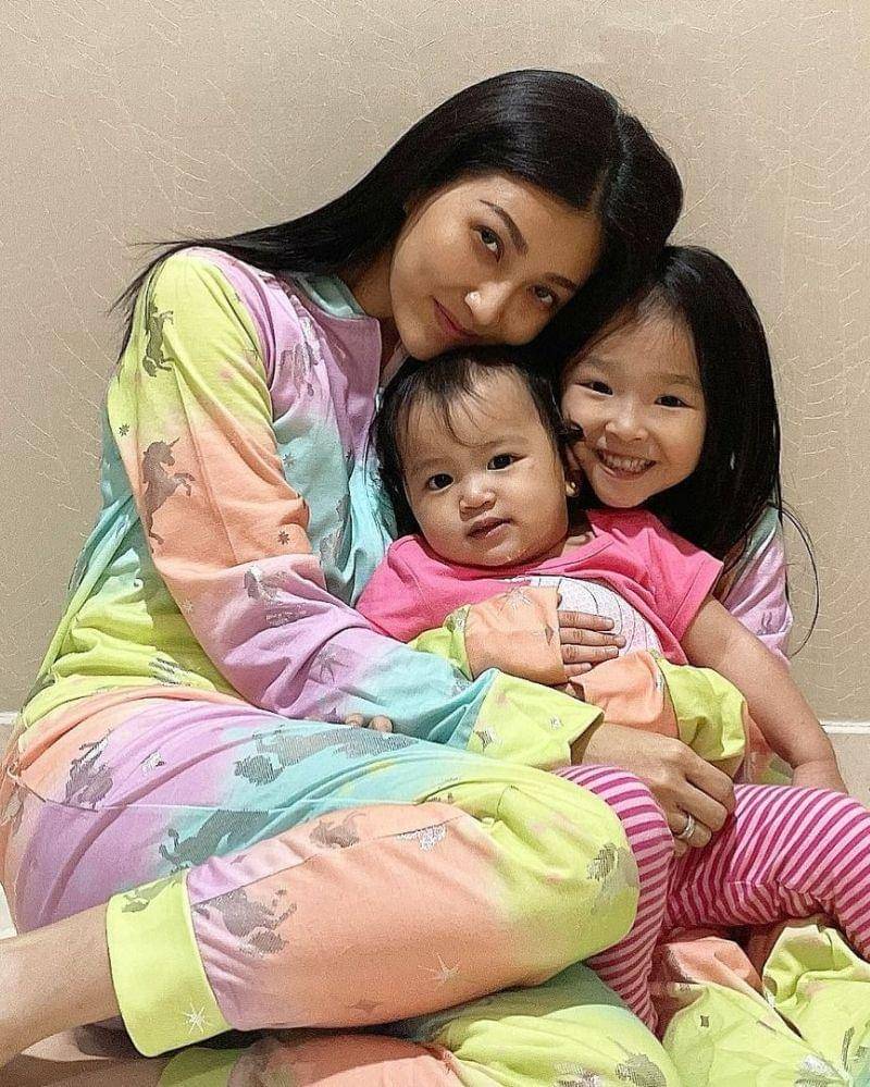 Instagram.com/thaniaputrionsu