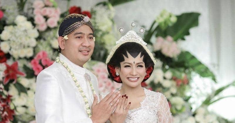 Penantian 8 Tahun, 5 Potret Tata Janeeta dengan Baby Bump