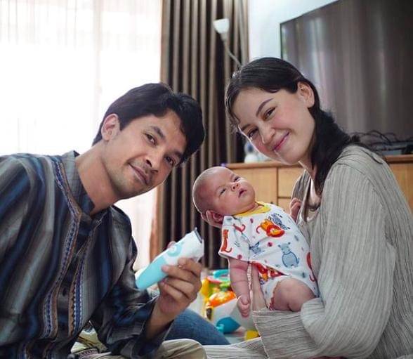 Youtube Edward Akbar dan Kimberly Ryder