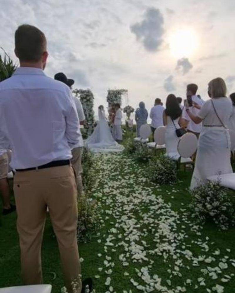 Instagram.com/edhozell