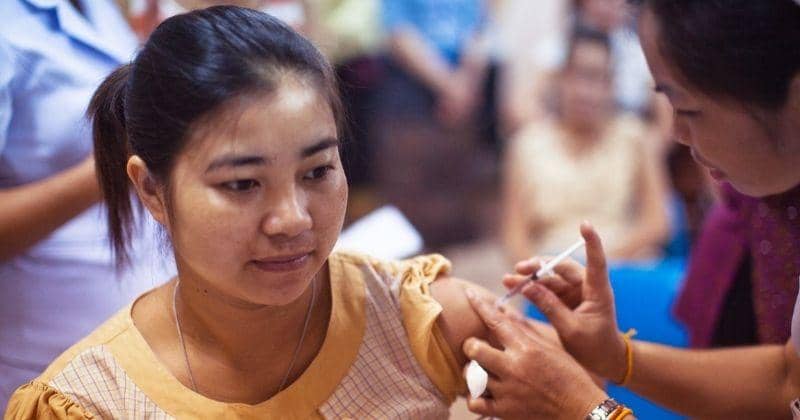 Jangan Lengah, Ciri-Ciri Alergi Vaksin Covid-19 & Cara Penanganannya!
