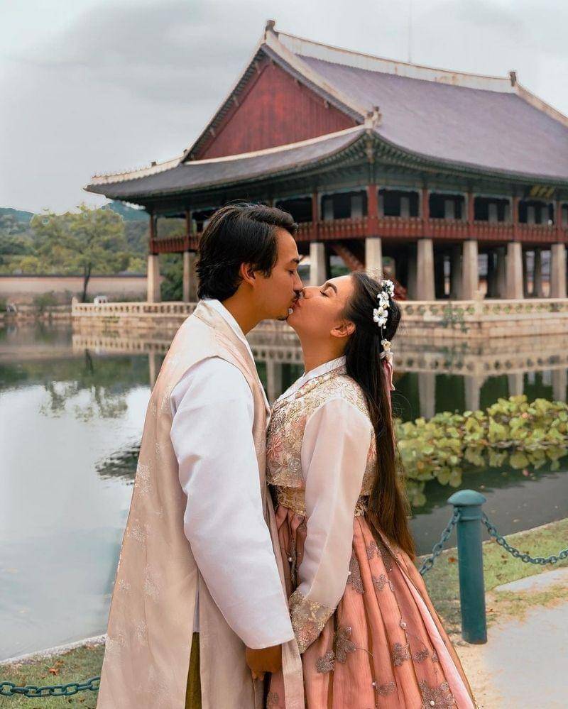 Instagram/yuliabaltschun