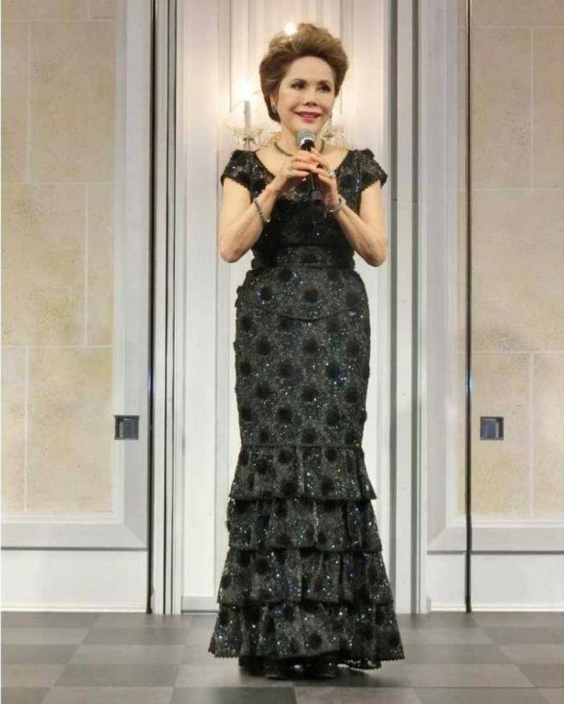 Instagram.com/dewisukarnoofficial