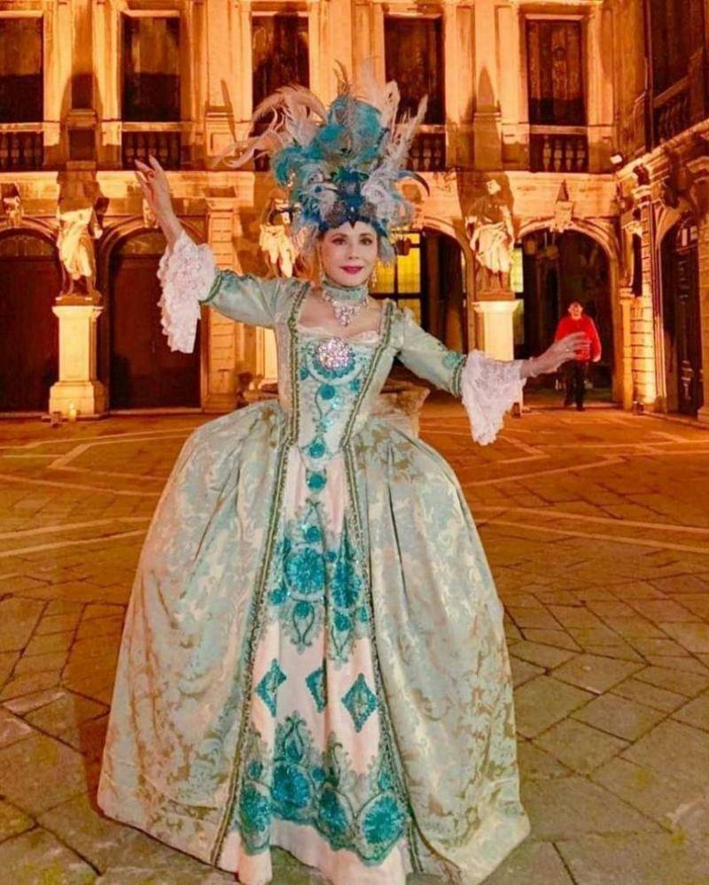 Instagram.com/dewisukarnoofficial