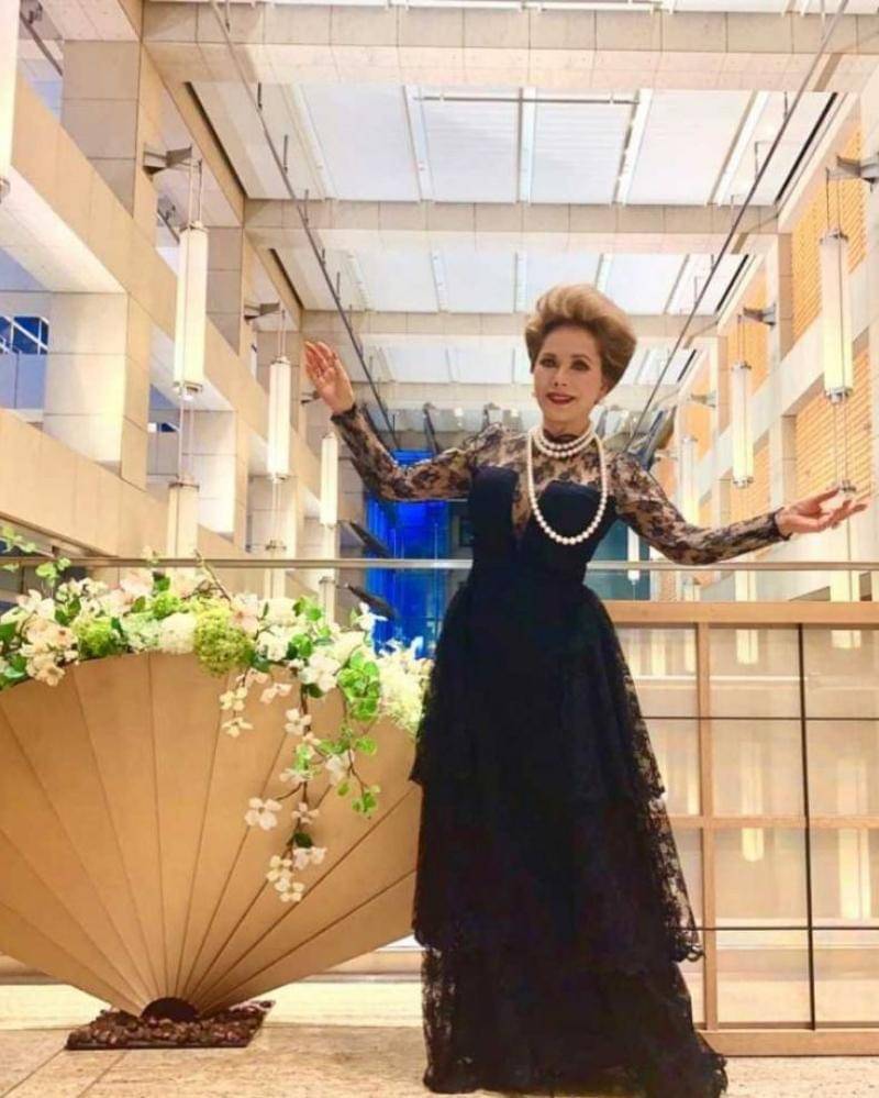 Instagram.com/dewisukarnoofficial