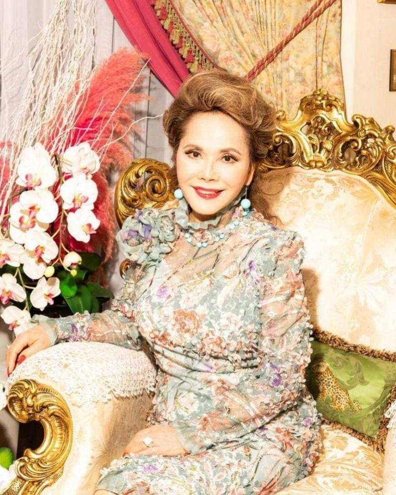 Instagram.com/dewisukarnoofficial