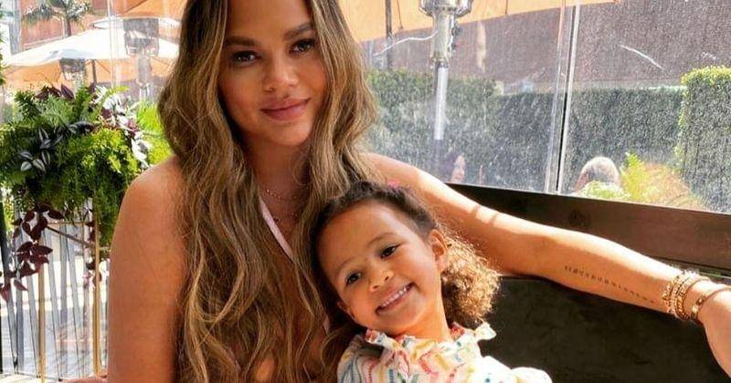 Instagram.com/chrissyteigen