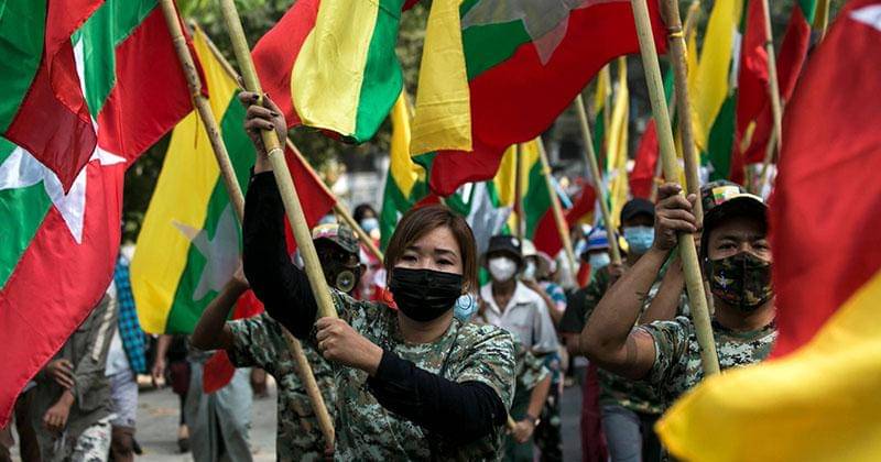 Demonstrasi para pengunjuk rasa yang memanas. - japantimes.co.jp