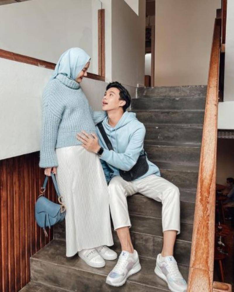 Instagram.com/rey_mbayang/?hl=en