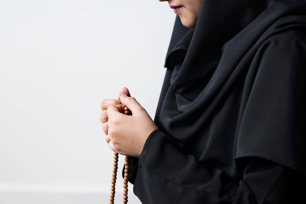 Sempurnakan Salat, Ini Bacaan Doa Qunut Subuh dan Artinya