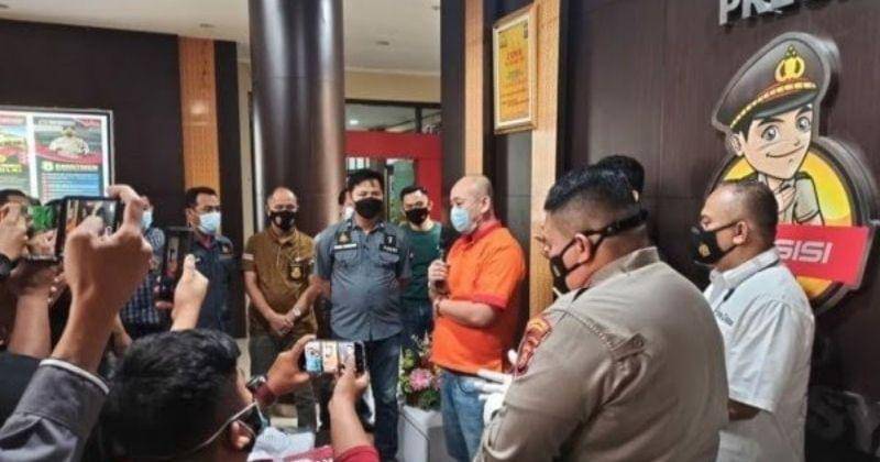 Pelaku JT mengucapkan kata maaf usai diamankan di Polrestabes Palembang (IDN Times/Polrestabes Palembang)