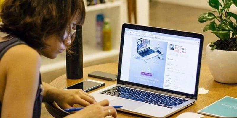 Dialami saat WFH, Ini Cara Cegah Kelelahan Akibat Paparan Digital