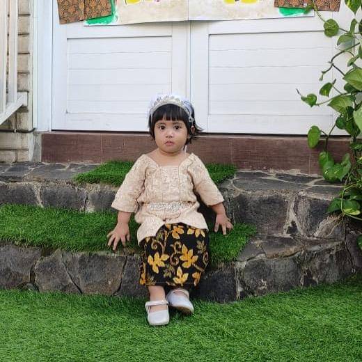 Instagram/Rachelvenya