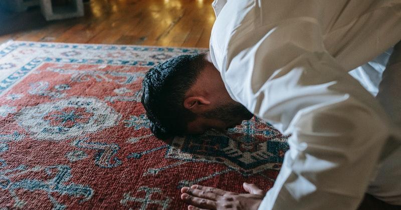 Niat, Doa, dan Tata Cara Sholat Witir 1 dan 3 Rakaat