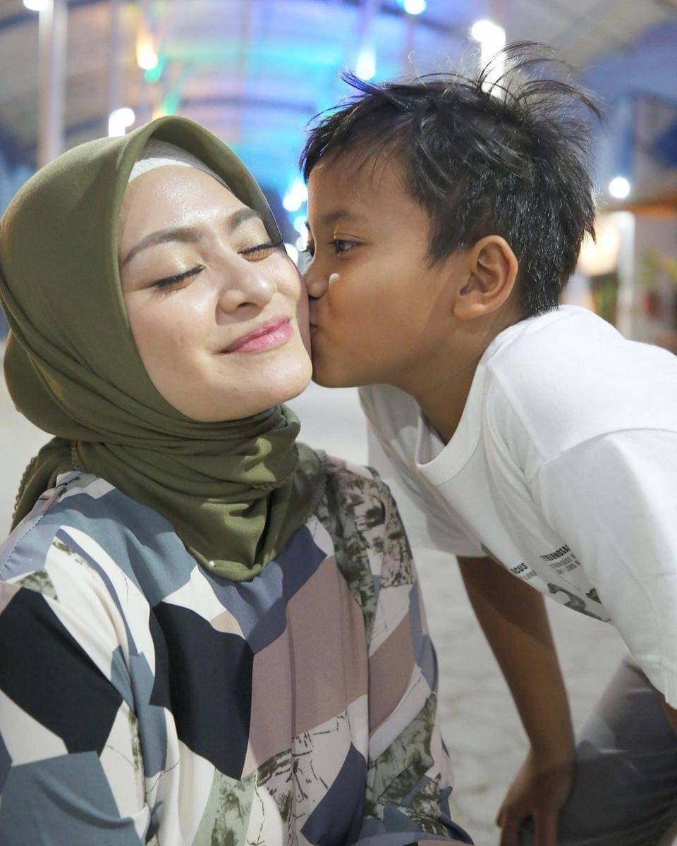 Instagram/nathalieholscher