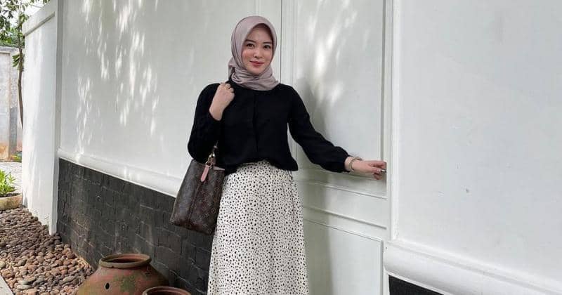 Kekinian! 7 Gaya Busana Ayana Moon yang Stylish dengan Hijabnya