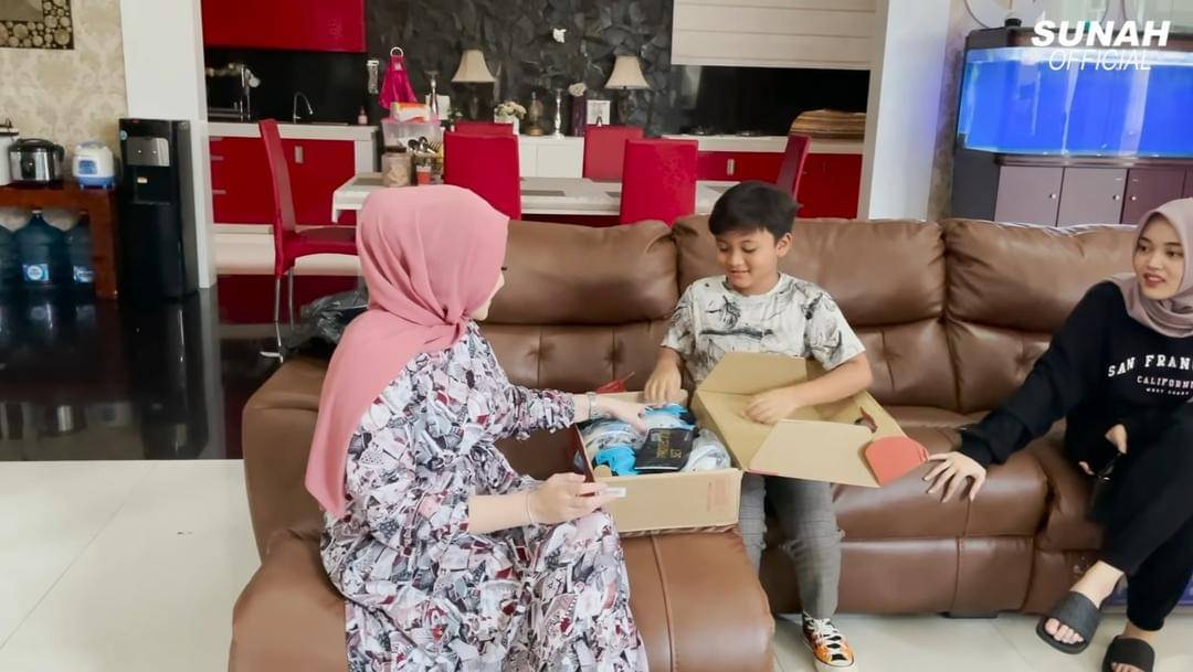 Youtube/Sunah Official