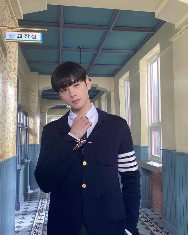 Instagram.com/Eunwo.o_c