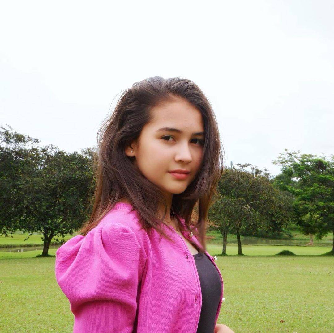 Instagram/Sandrinna_11