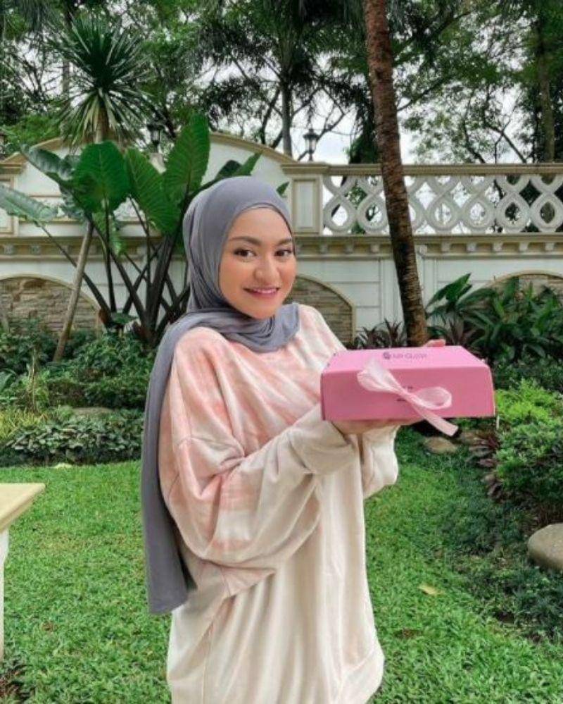 Instagram.com/nathalieholscher