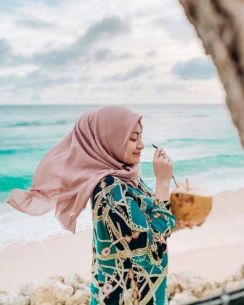 Instagram.com/nathalieholscher