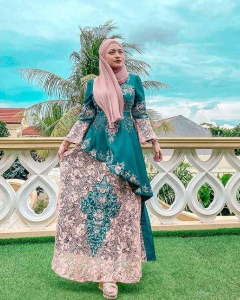 Instagram.com/nathalieholscher