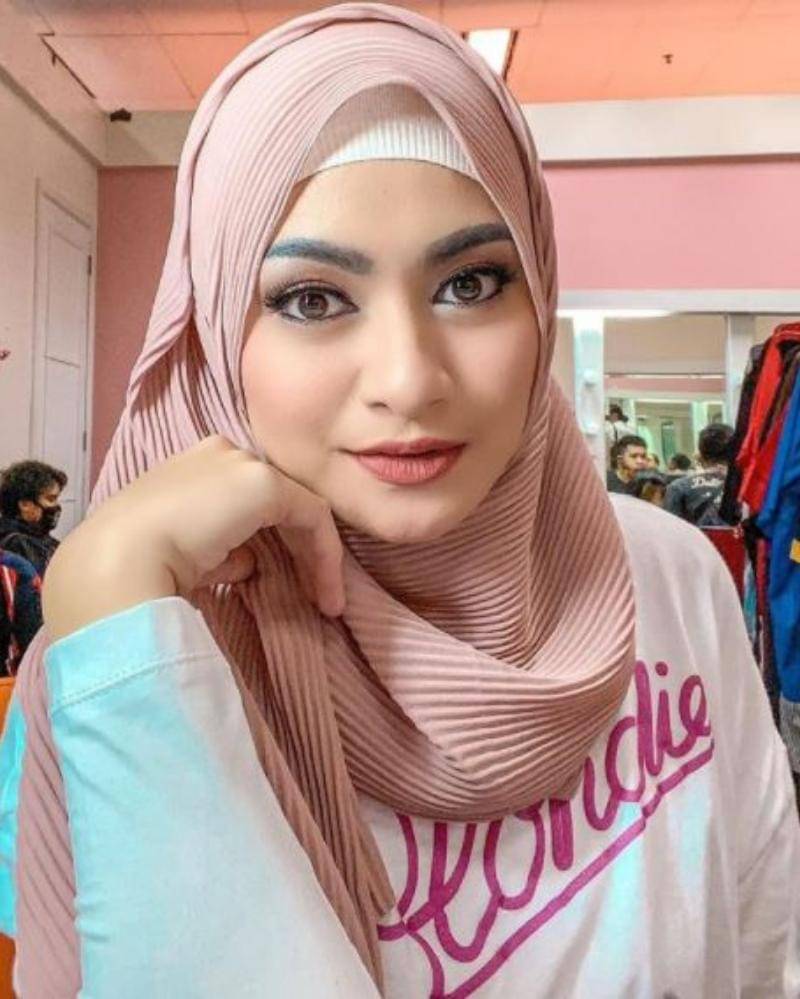 Instagram.com/nathalieholscher