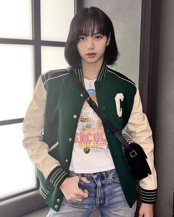 Twitter.com/Lalisarchive