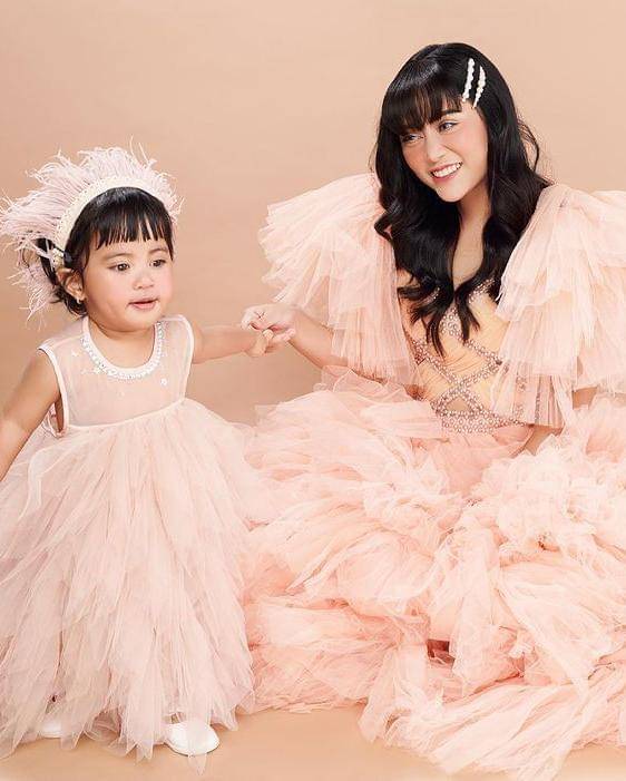 Instagram.com/Rachelvennya