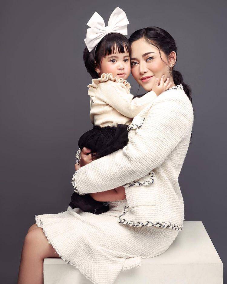 Instagram.com/Rachelvennya