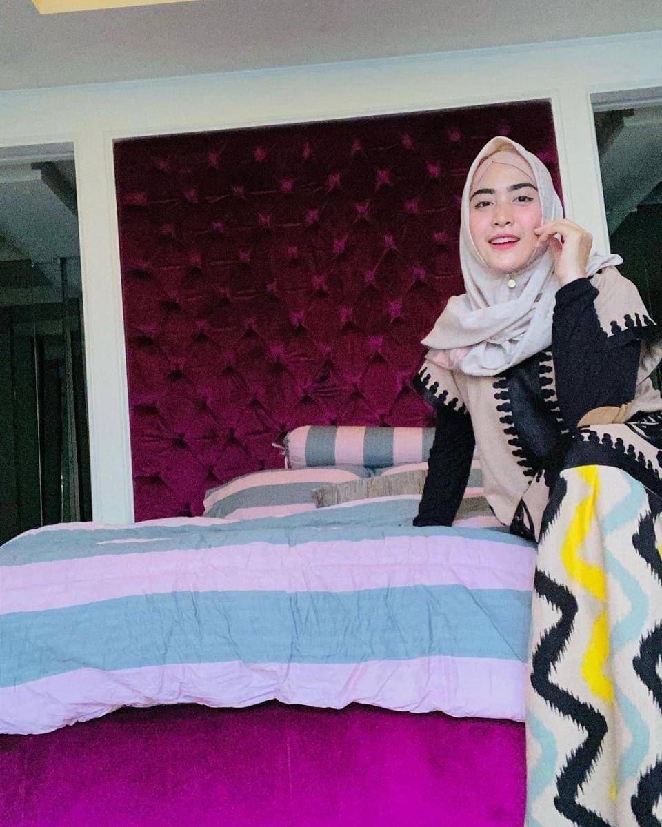 Instagram.com/apriljasmine85