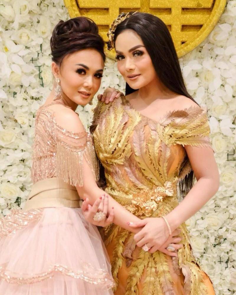 Instagram/yunishara36